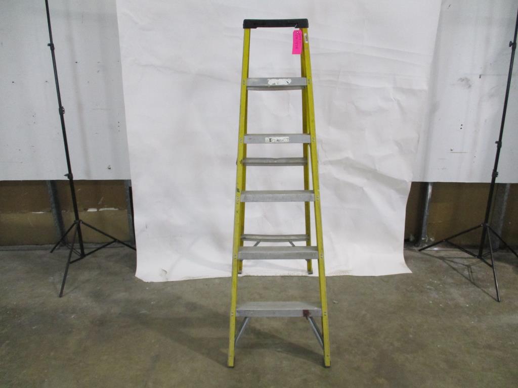 Keller 6' Step Ladder Property Room