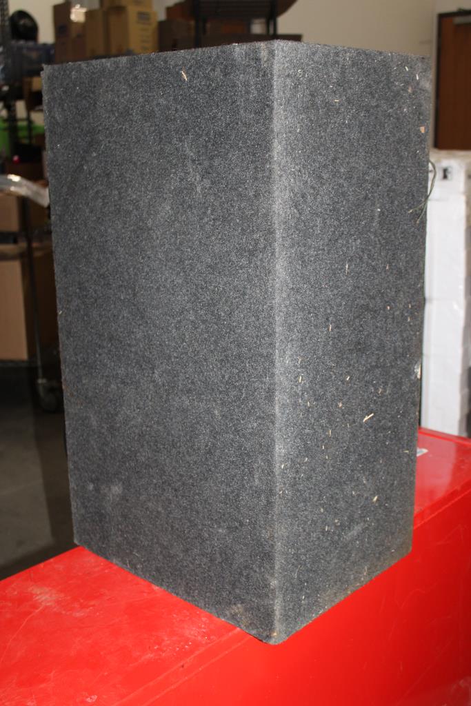 Kenwood 2 Subwoofer Speaker Box Property Room