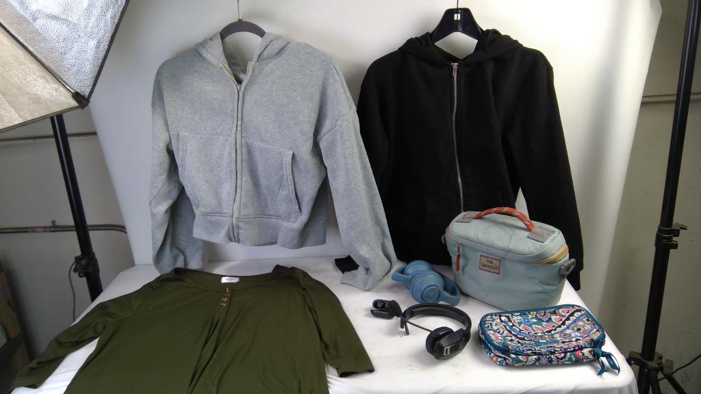 Large Sweaters, Shirt 2XL, Lunchbag, Cosmetic Bag, Headphones, 7 Pieces