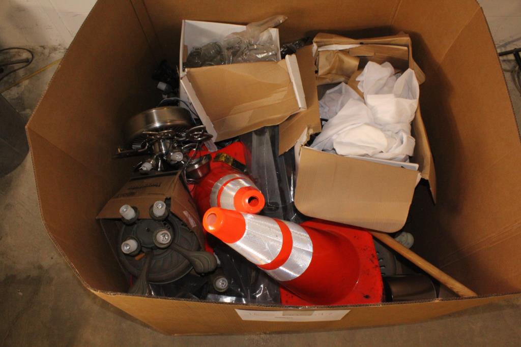 Larin Floor Jack And More 15 Pieces Property Room