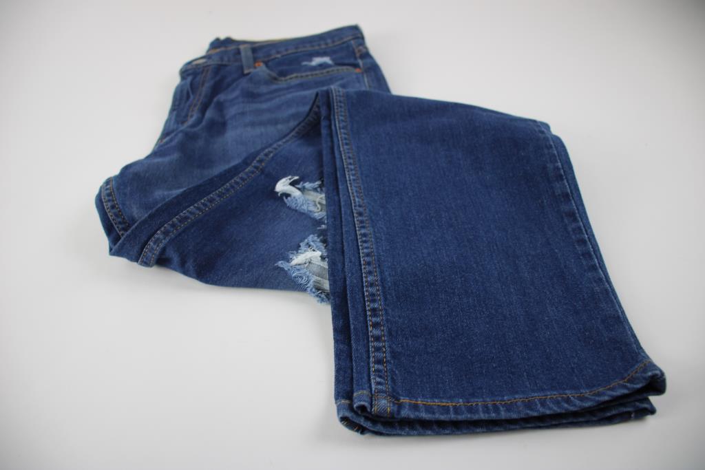 Levi's Men's Distressed Jeans, Size 34x32 Property Room