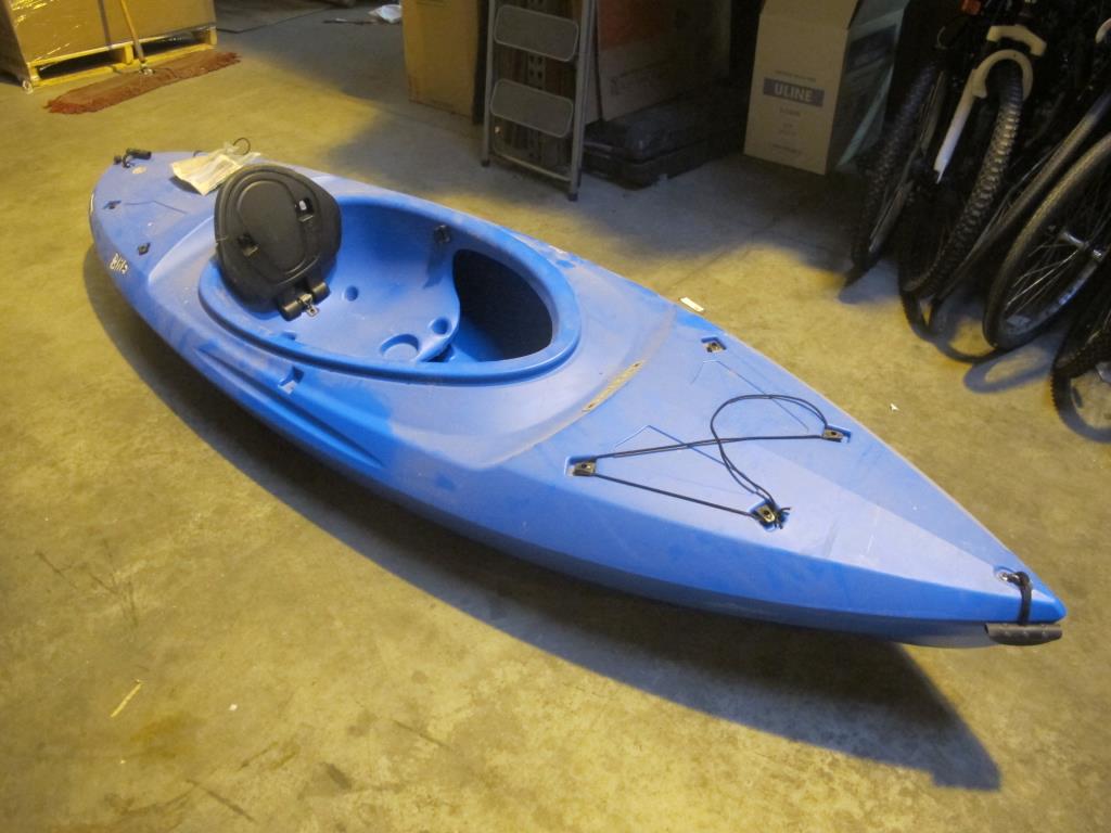 Lifetime Blitz 90 Kayak Property Room