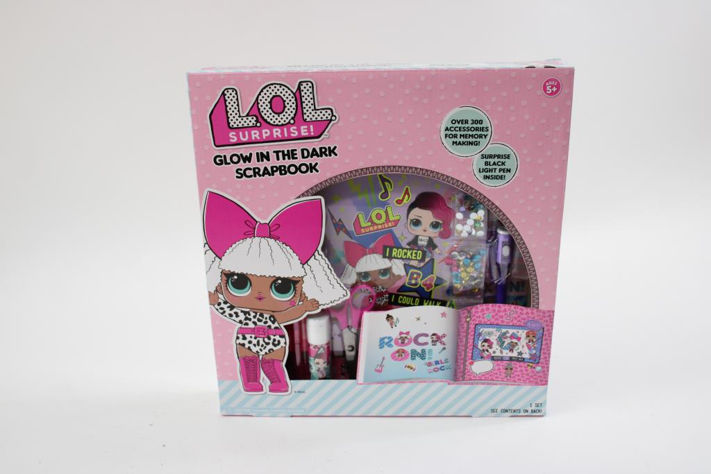 LOL Surprise! Glow In The Dark Scrapbook Property Room