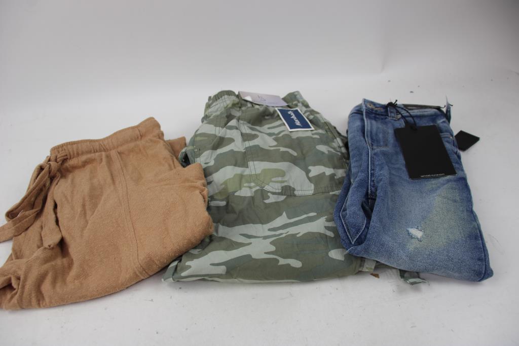 Lot Of Tommy Hilfiger, Brand Lucky , Makeup, Organizer Case And More