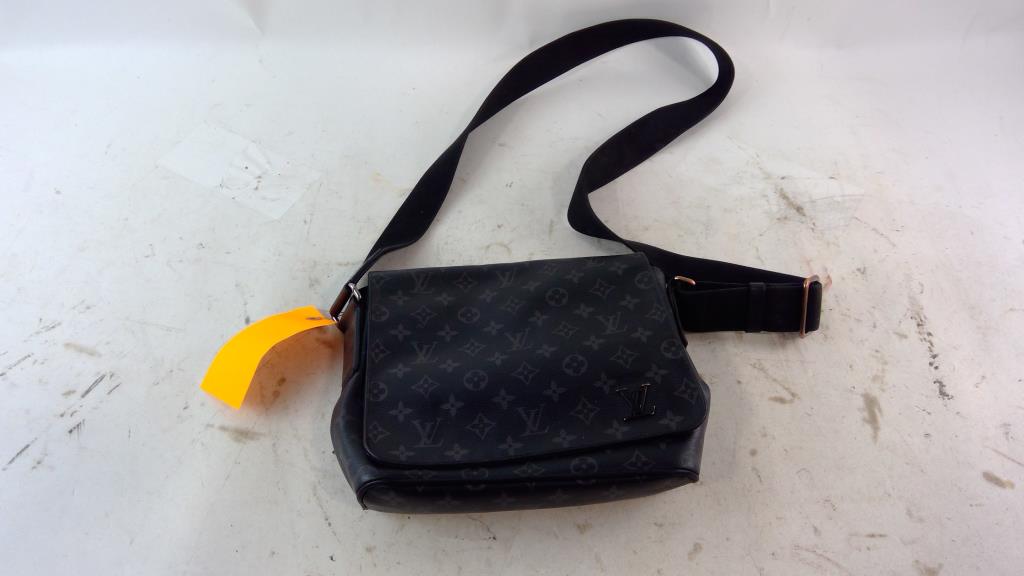 Louis Vuitton Messenger Bag - Doublechecked By Entrupy