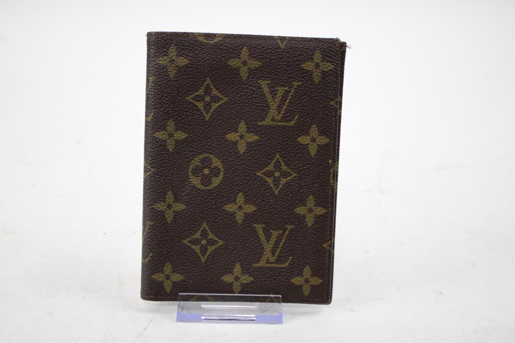 Louis Vuitton Monogram Canvas Passport Holder - Doublechecked By Entrupy