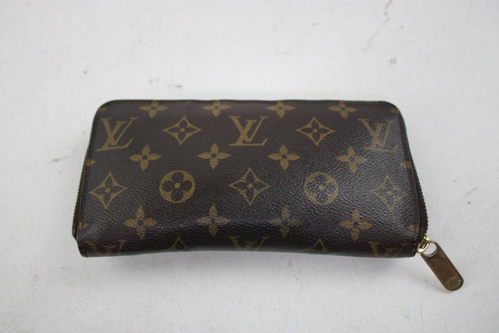 Louis Vuitton Zipper Wallet - Doublechecked By Entrupy