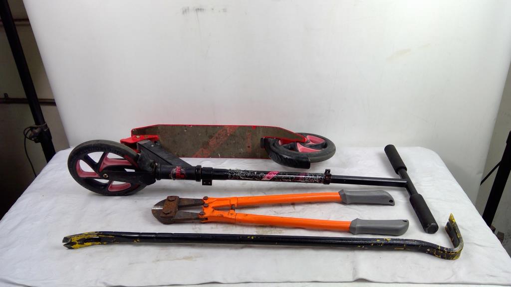 Madd Gear Kruzer Scooter With Crowbar And 24" Bolt Cutters, 3 Pieces