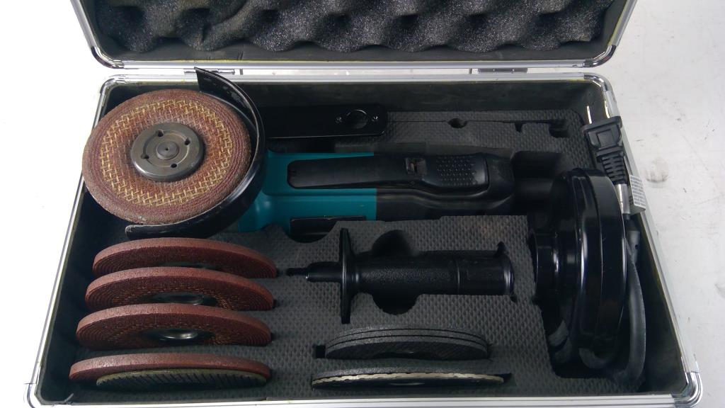 Makita Angle Grinder Kit, 9557PB Property Room