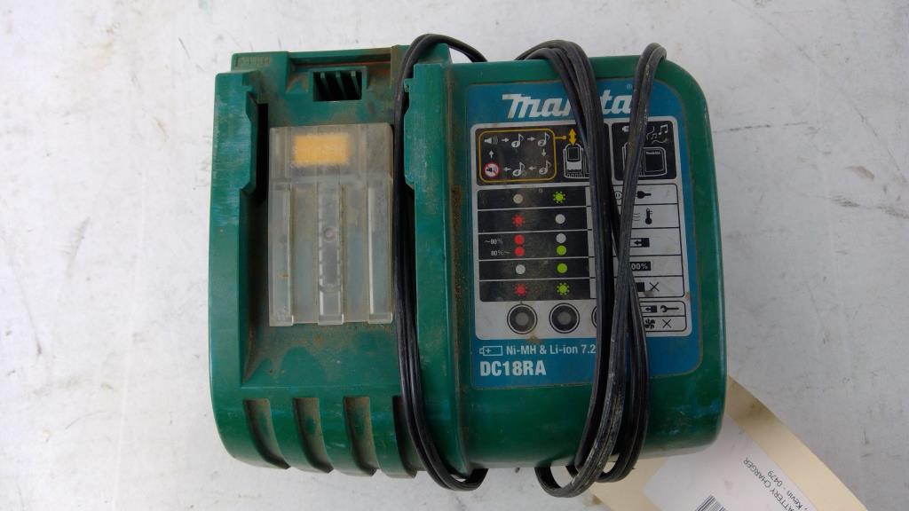 Makita Battery Charger, DC18RA S Property Room