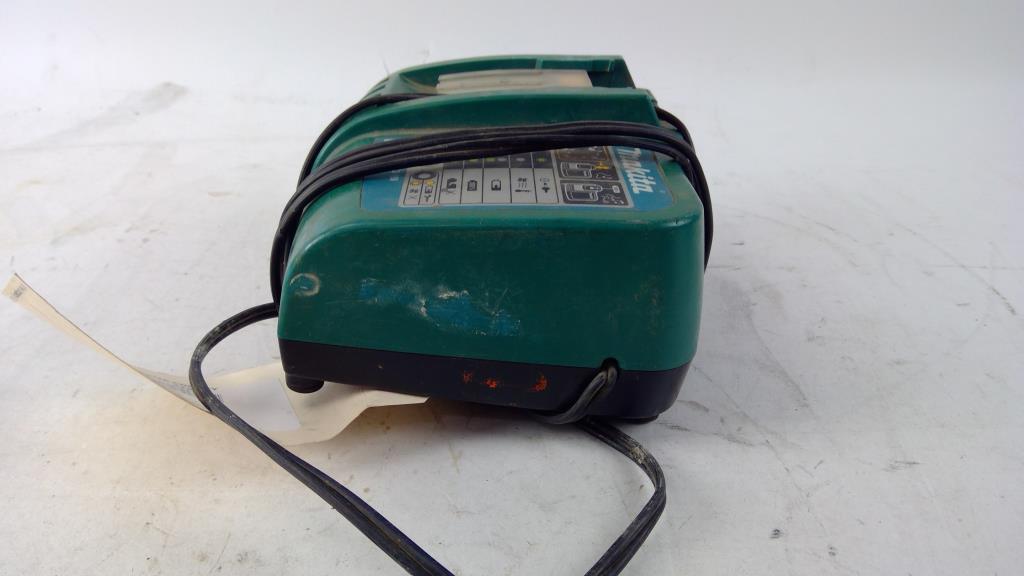 Makita Battery Charger, DC18RA S Property Room