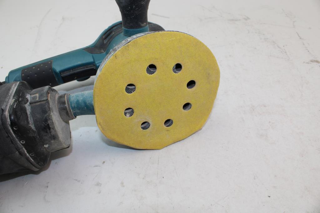 Makita BO5041 (Corded)