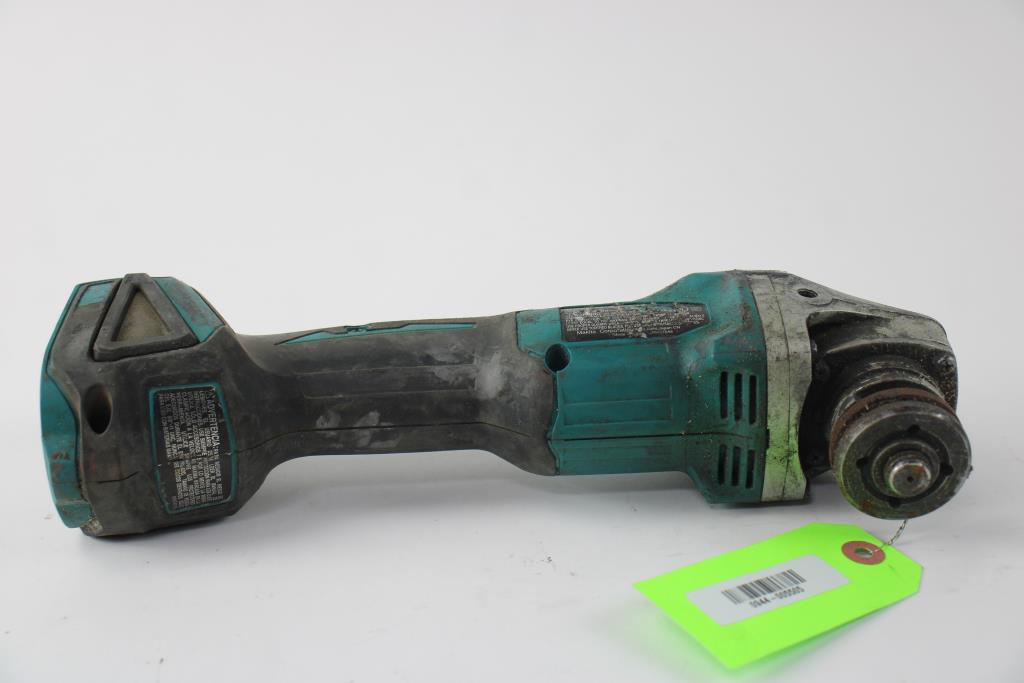thumbnail image 2 of Makita XAG04 18V Brushless Angle Grinder Kit – 2x BL1840B 4.0Ah Batteries, 4-1/2" 2 of 5