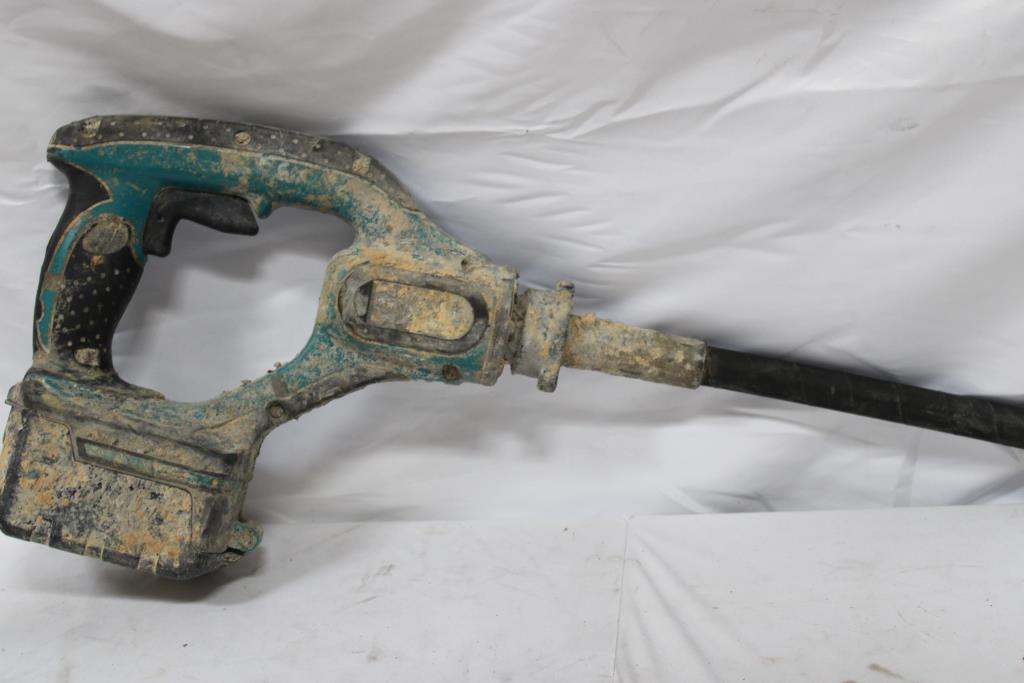 Makita Cordless Concrete Vibrator