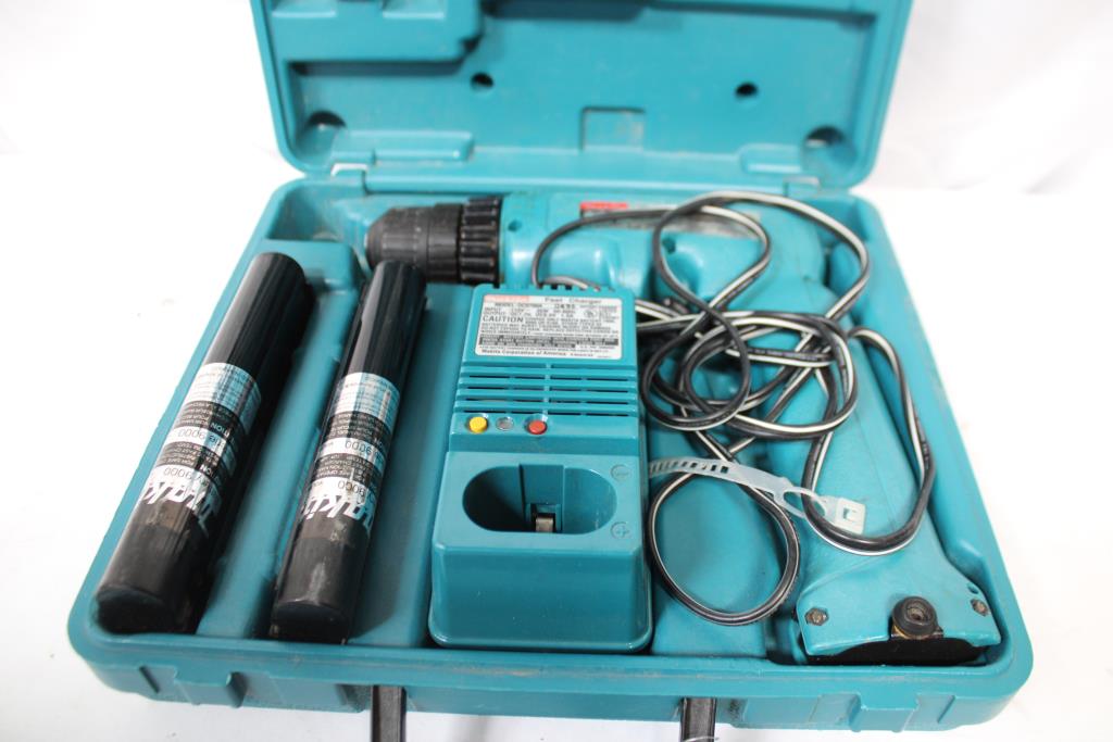 Makita Drill Driver With Batteries And Charger Kit
