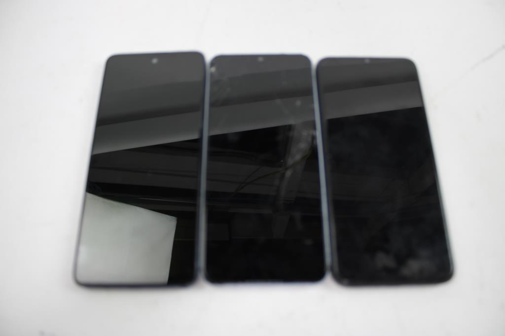 Maxwest, T-Mobile, Motorola Cell Phone Lot, 3 Pieces, Sold For Parts