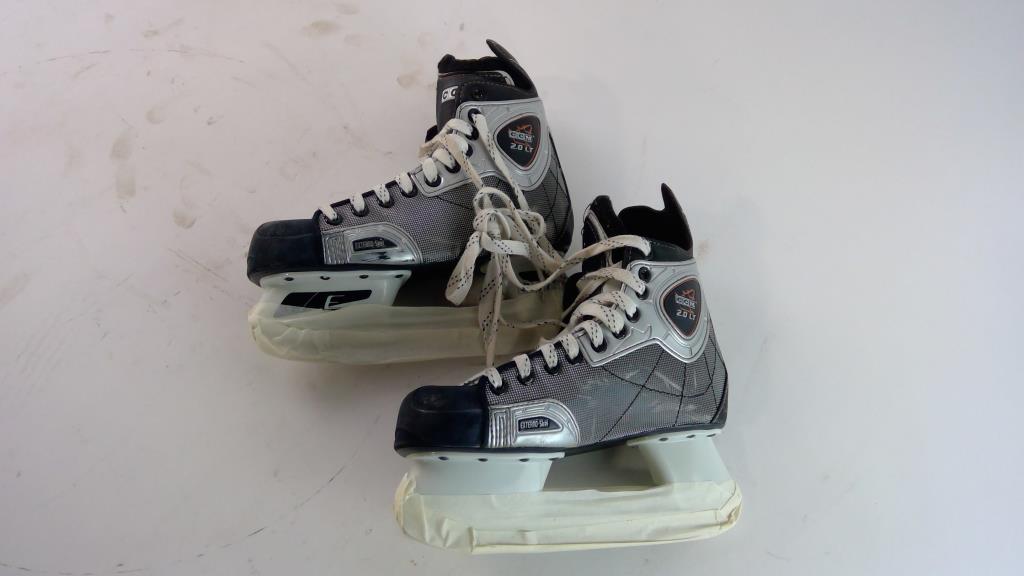 Mens CCM Hockey Skates, Size 4 Property Room