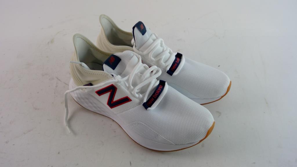 Mens New Balance Shoes, Size 11 Property Room