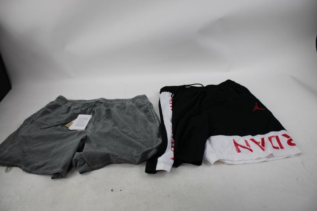 Men's Nike Shorts, Size L