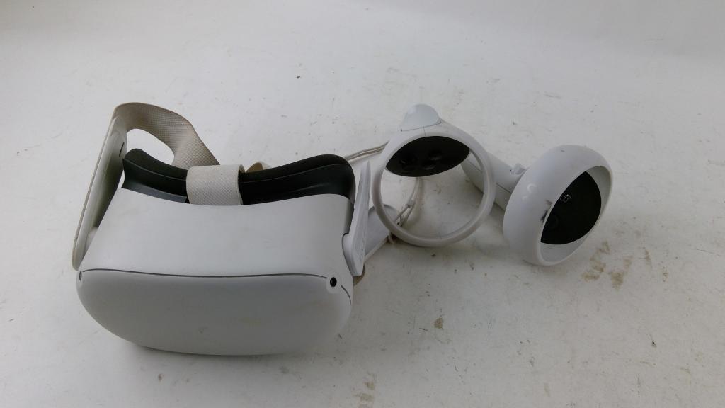 Meta Quest 2 Virtual Reality Set, SOLD FOR PARTS