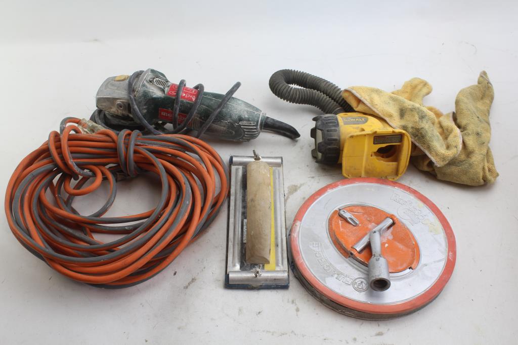 Metabo Grinder, Dewalt Light, Extension Cord And More 5 Pieces Property Room