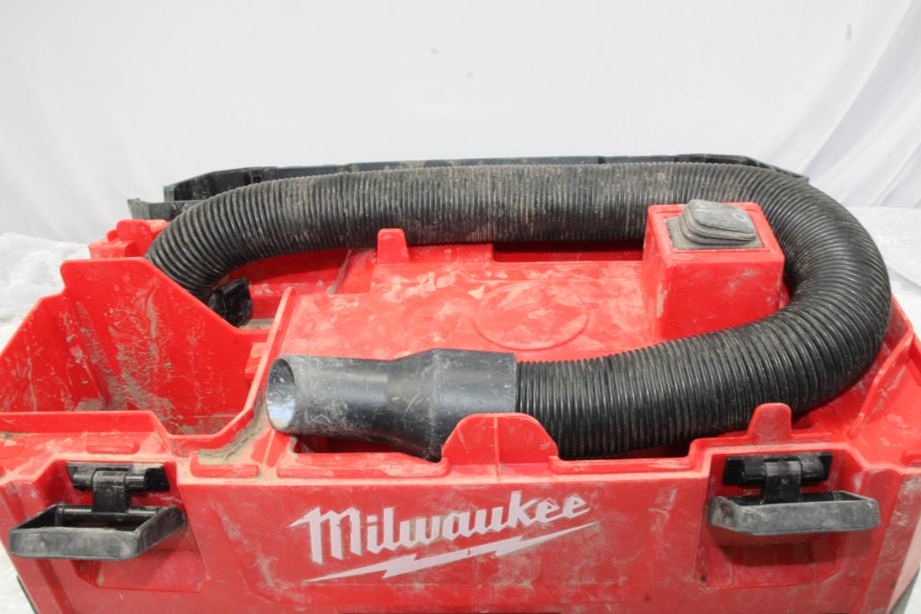 Milwaukee 2 Gallon Wet/ Dry Vacuum Property Room
