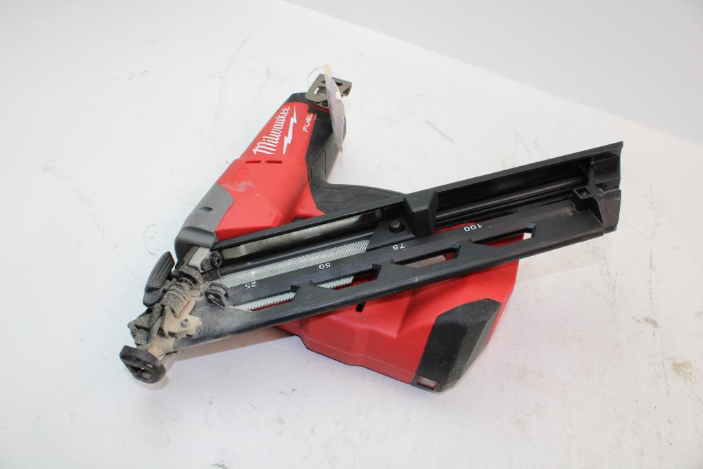 Milwaukee 274320 Cordless Battery 15 Gauge Finish Nailer (Tool Only