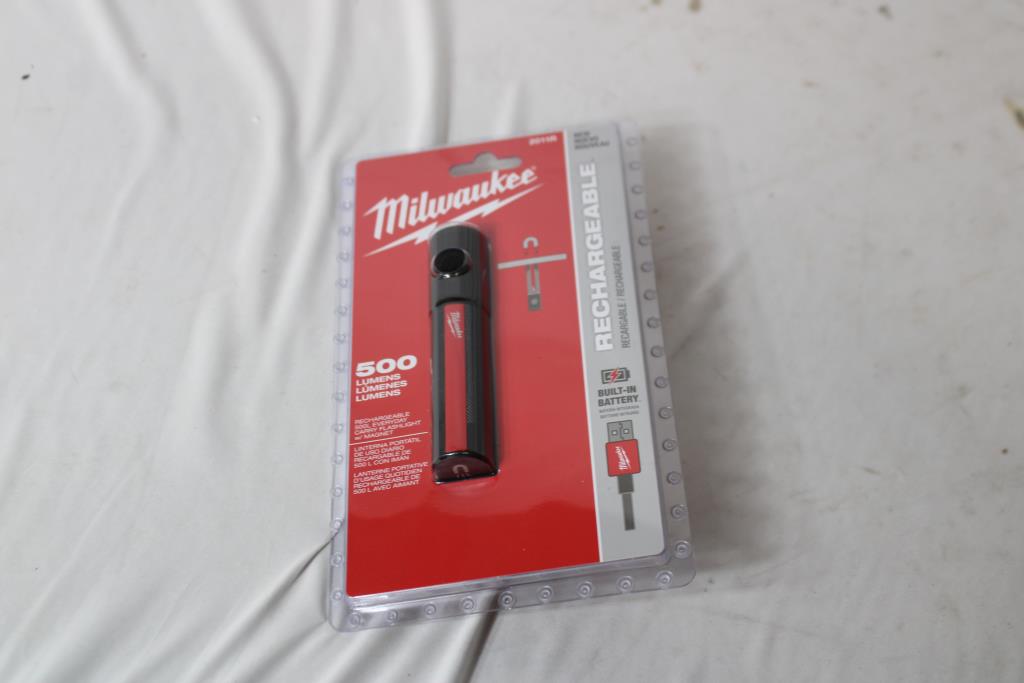 Milwaukee 500-Lumens Rechargeable Everyday Carry Flashlight W/ Magnet