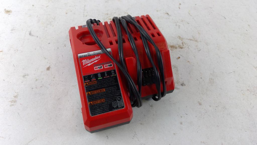Milwaukee Battery Charger