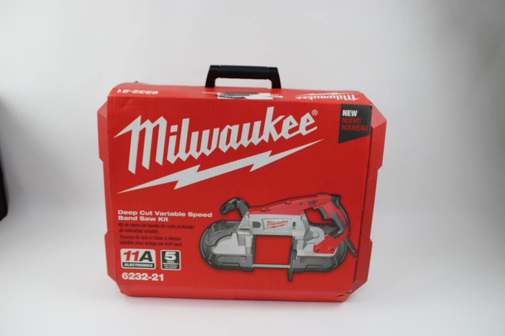 Milwaukee Deep Cut Variable Speed Band Saw Kit