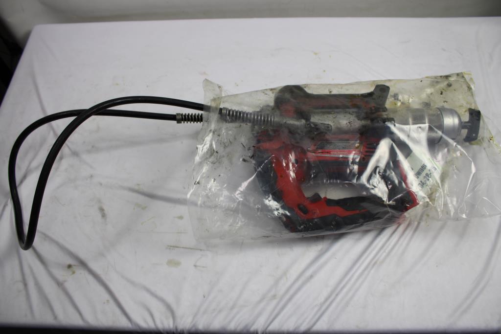 Milwaukee M18 Cordless 2-Speed Grease Gun