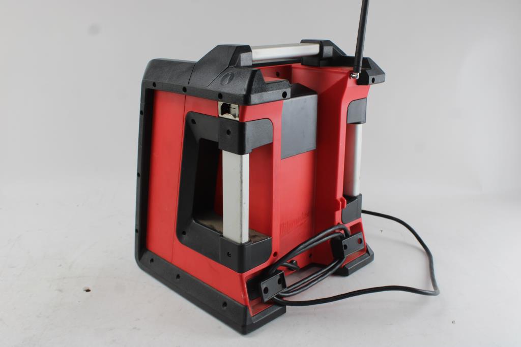 Milwaukee M18 Lithiumion Cordless Jobsite Radio/charger Property Room