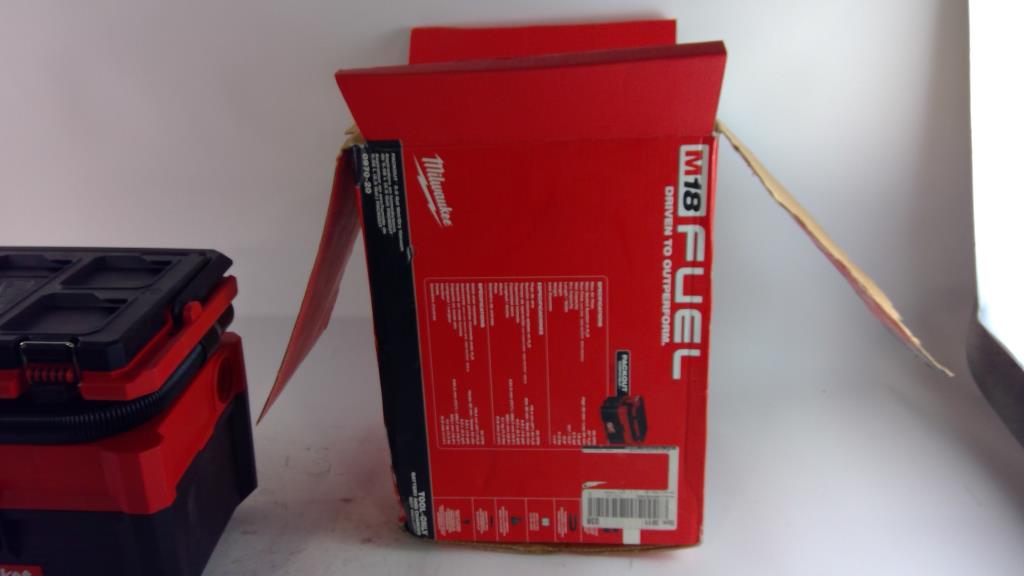 Milwaukee Packout 2.5 Gallon Wet/Dry Vac Property Room