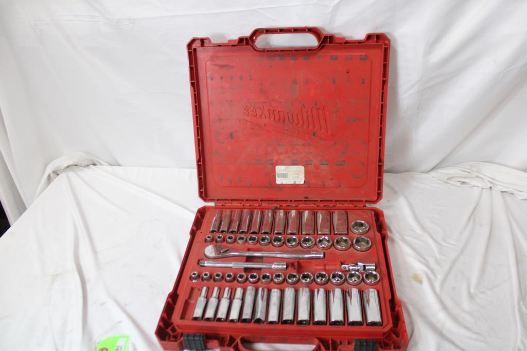 Milwaukee Ratchet Tool And Socket Set