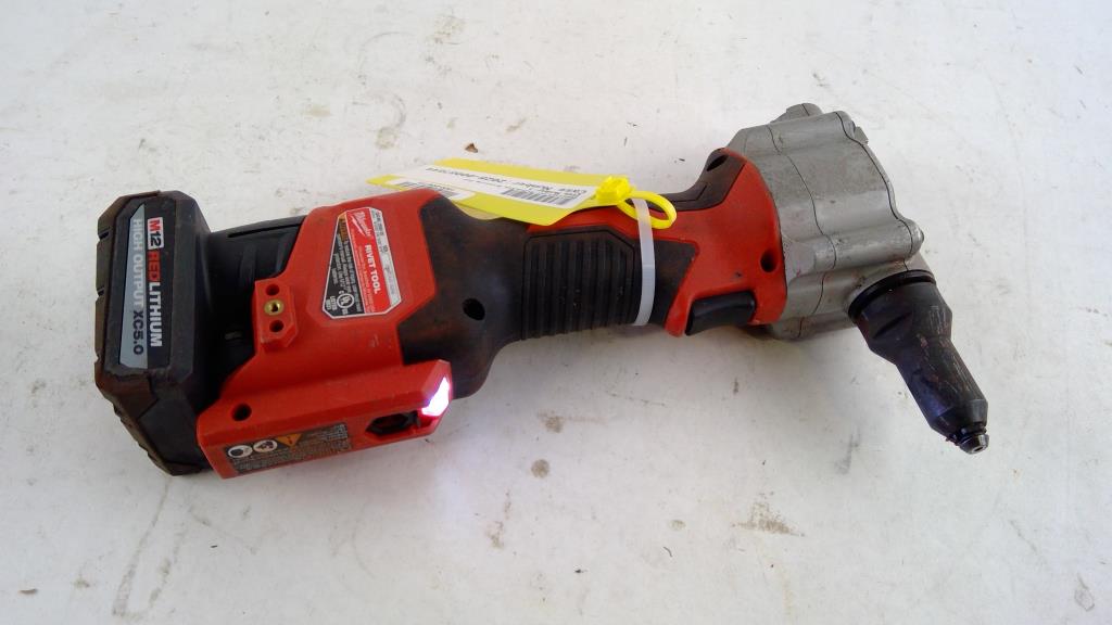 Milwaukee Rivet Tool