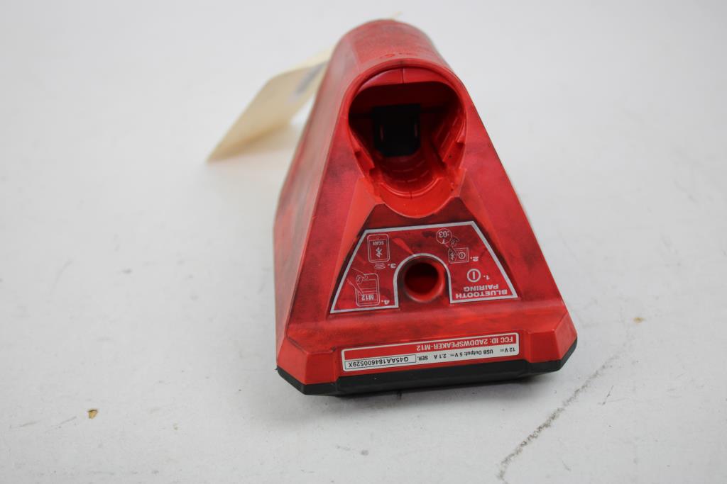 MILWAUKEE Speaker Auxiliary/Bluetooth/USB, 12V DC
