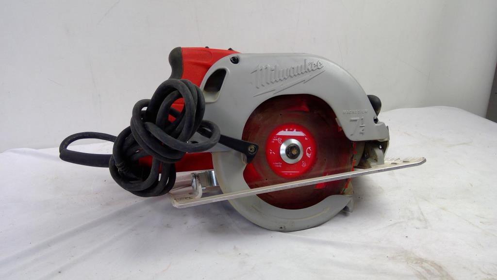 Milwaukee TILT-LOK 7-1/4" Circular Saw