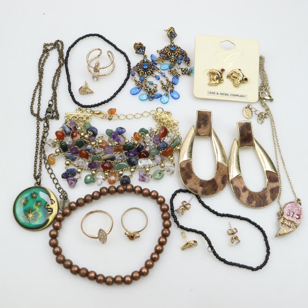 Mixed Jewelry, 14 Pieces Property Room