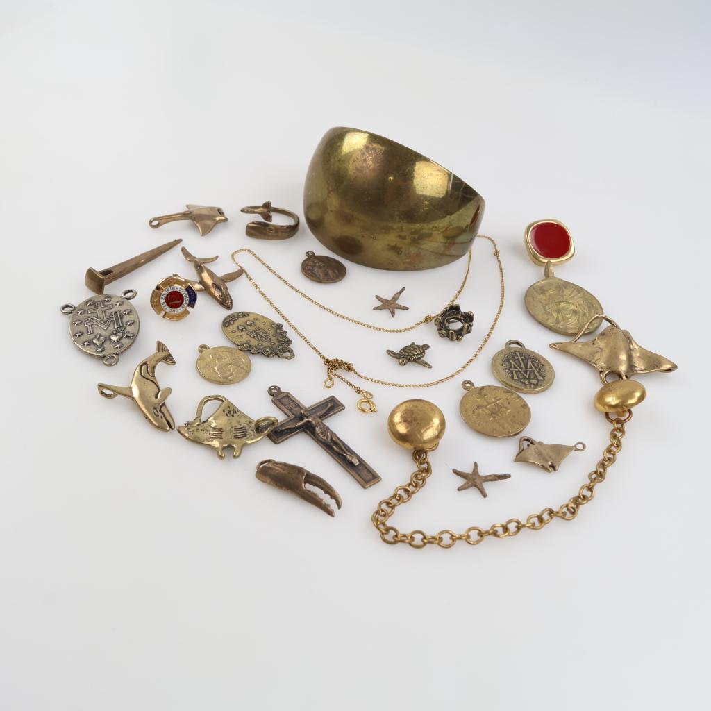 Mixed Jewelry, 15+ Pieces - PropertyRoom.com