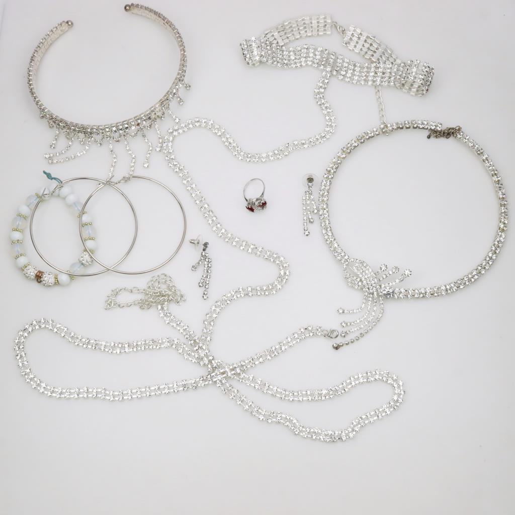 Mixed Jewelry, 7 Pieces Property Room
