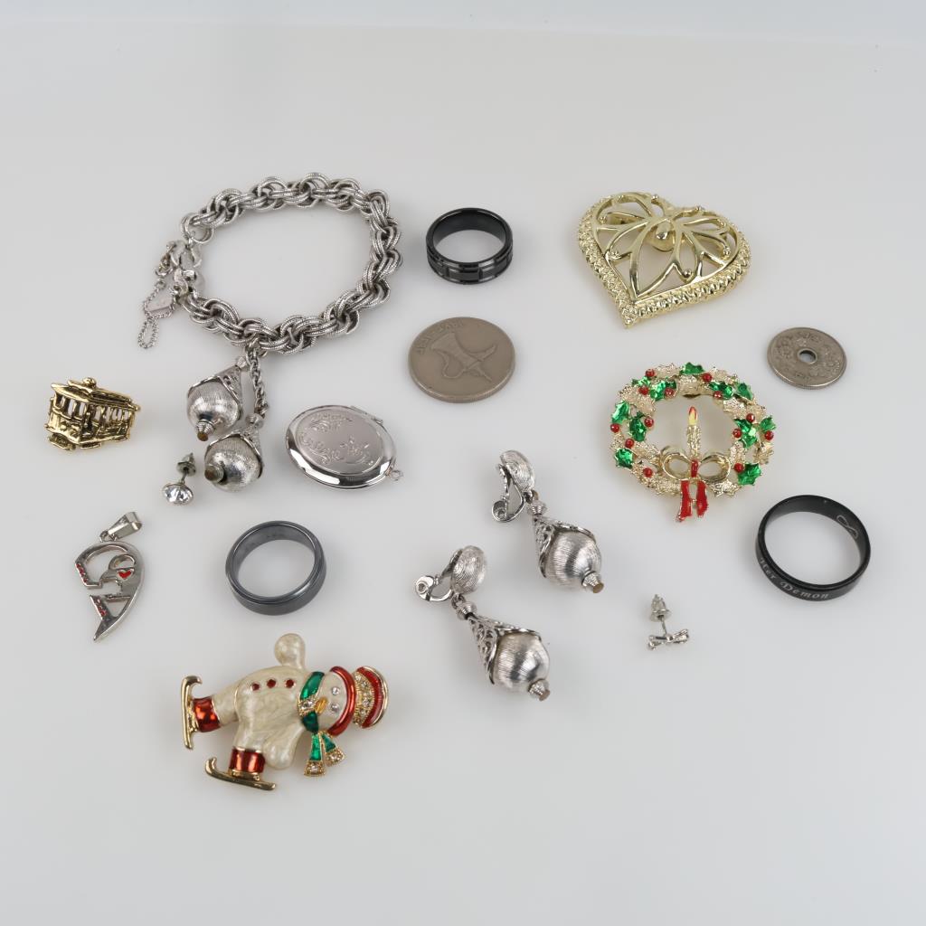Mixed Jewelry And Foreign Currency, 12+ Pieces