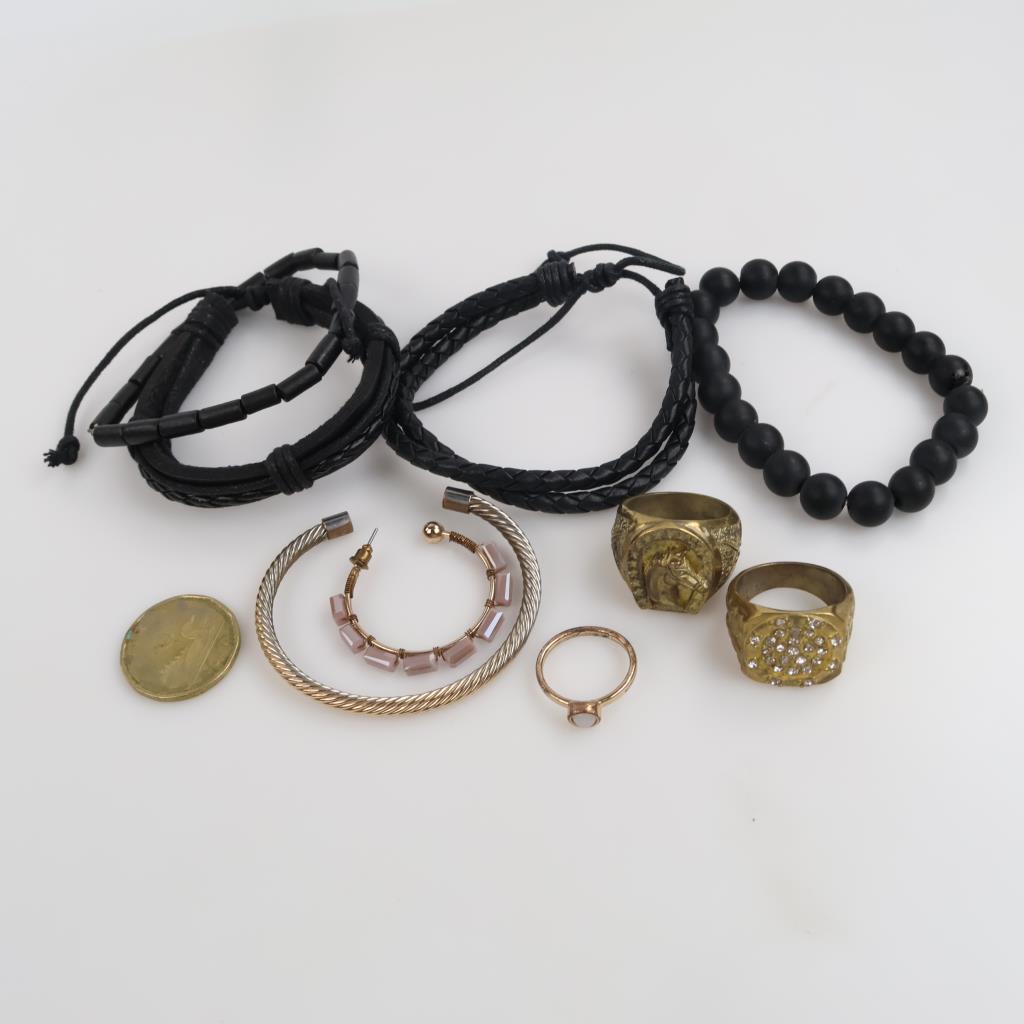 Mixed Jewelry And Foreign Currency, 6+ Pieces