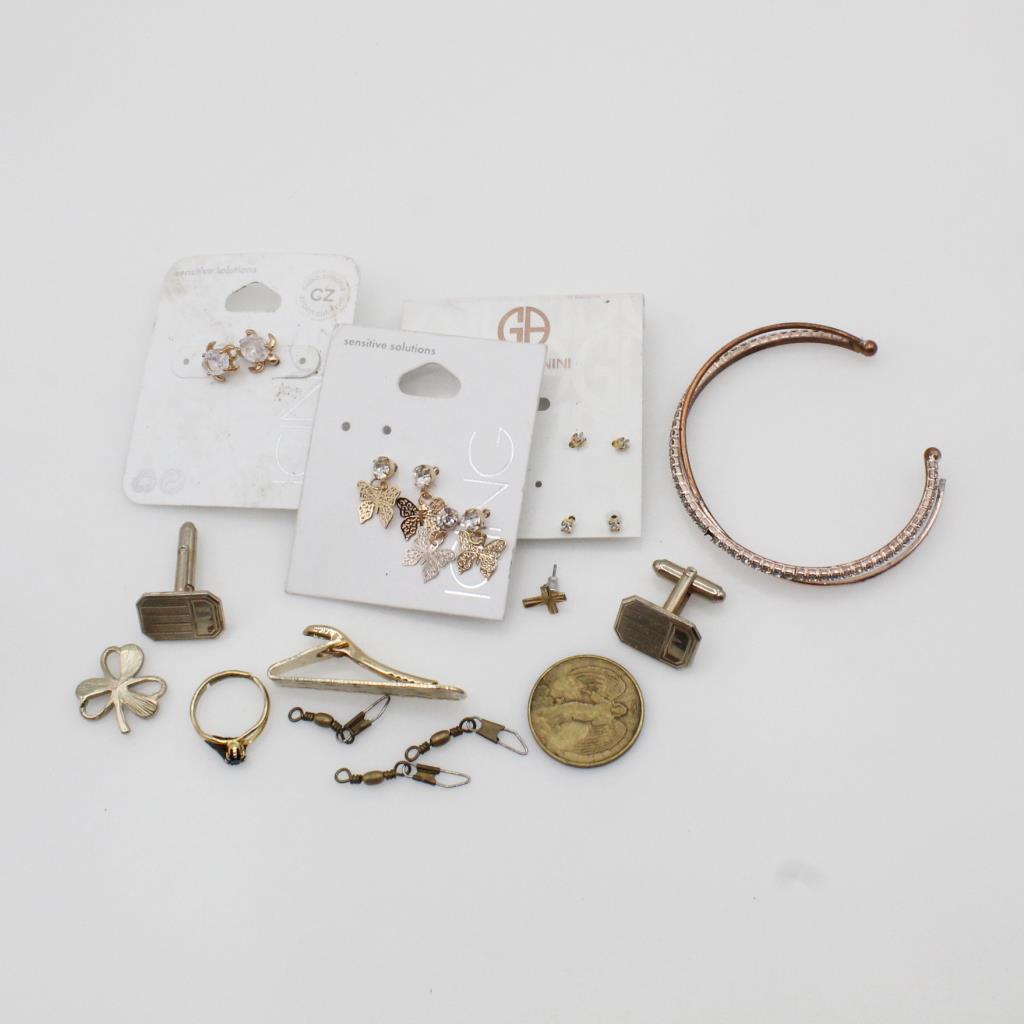 Mixed Jewelry And Token, 7+ Pieces