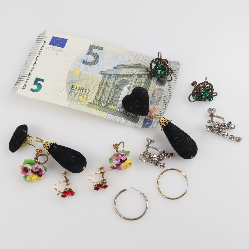 Mixed Jewelry With 5 Euros, 5+ Items
