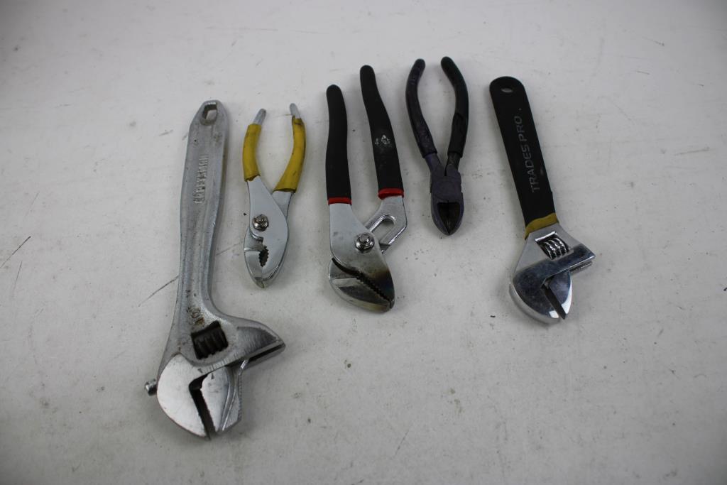 Mixed Tool Lot - Adjustable Wrench, Flashlights, Pliers, And More, 16 Pieces
