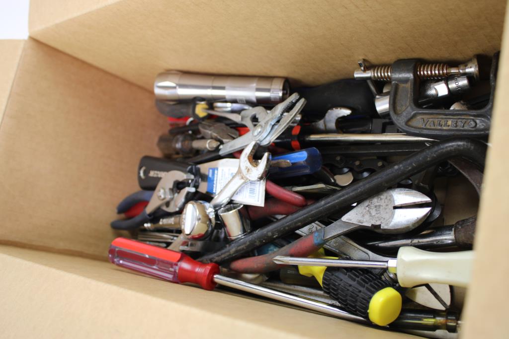 Mixed Tool Lot - Stanley, Snap-On Screwdrivers, Warner Putty Knife, And More