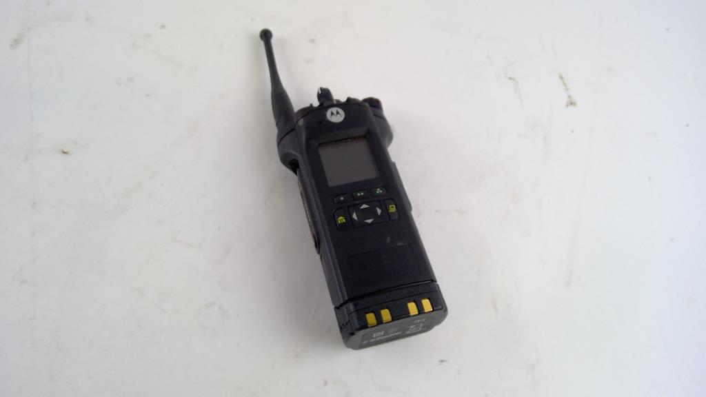 Motorola APX 6000 Walkie Talkie