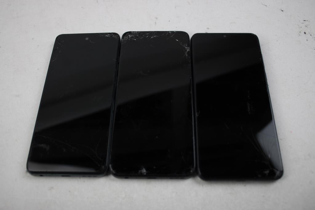 Motorola Cell Phone Lot, 3 Pieces, Sold For Parts