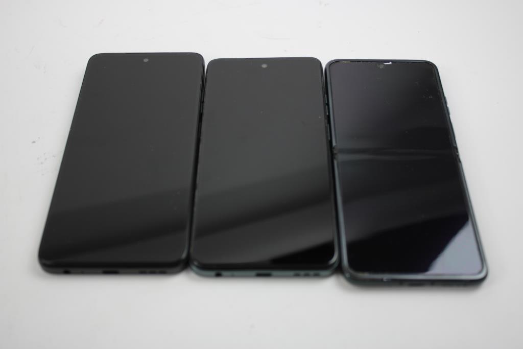 Motorola Cell Phone Lot, 3 Pieces, Sold For Parts