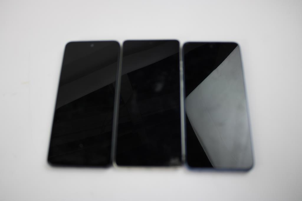 Motorola Cell Phone Lot, 3 Pieces, Sold For Parts